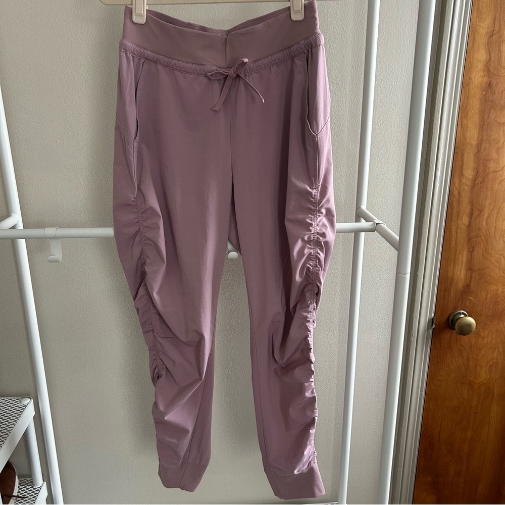 Athleta pink ruched joggers